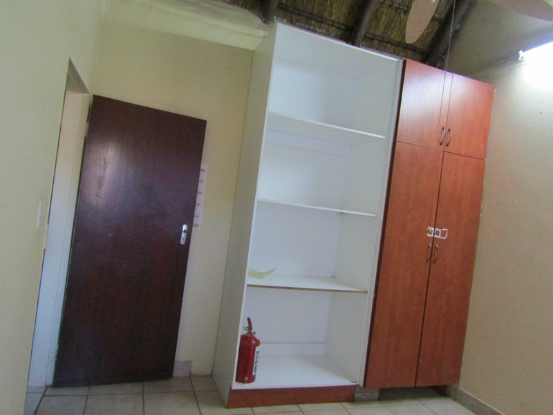 Modern 4-Bedroom Home with Flats, Pool & More! - Photo 6