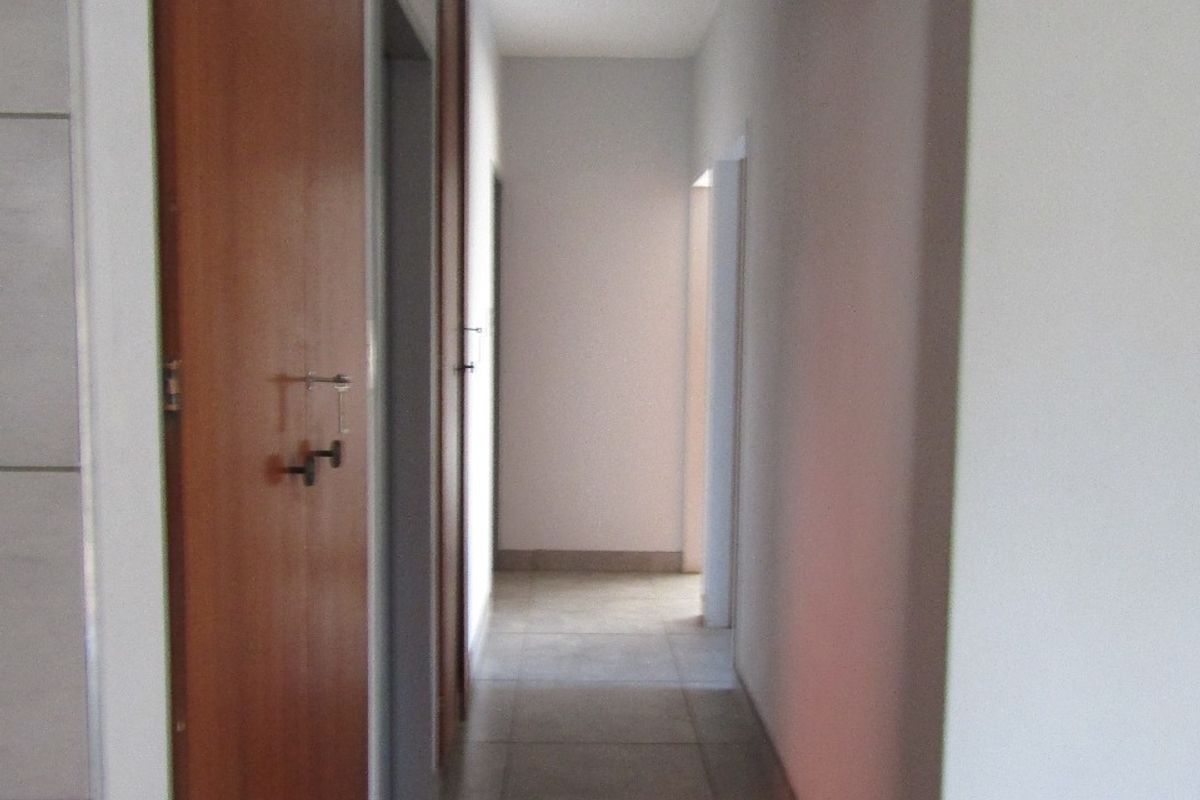 Spacious Family Home with Flatlet for Sale in Prime Thabazimbi Location - Photo 4