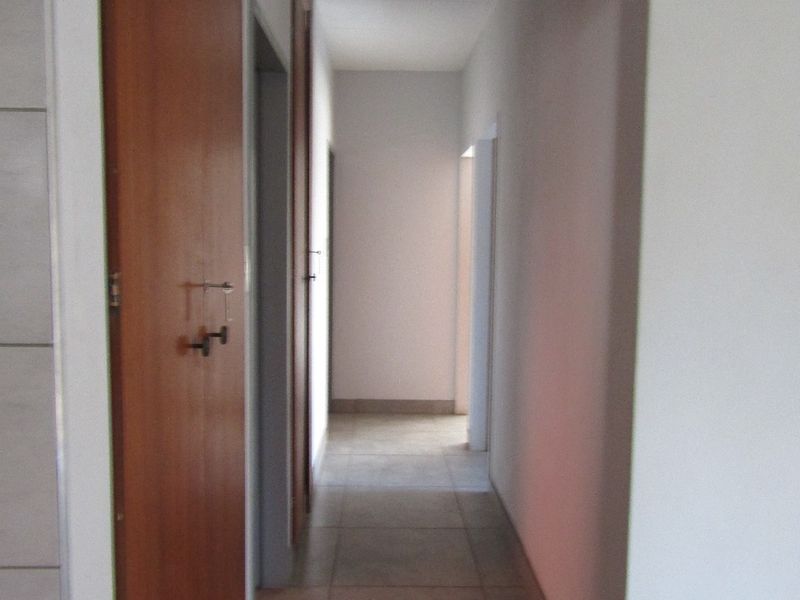 Spacious Family Home with Flatlet for Sale in Prime Thabazimbi Location - Photo 4