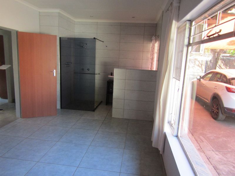 Spacious Family Home with Flatlet for Sale in Prime Thabazimbi Location - Photo 10