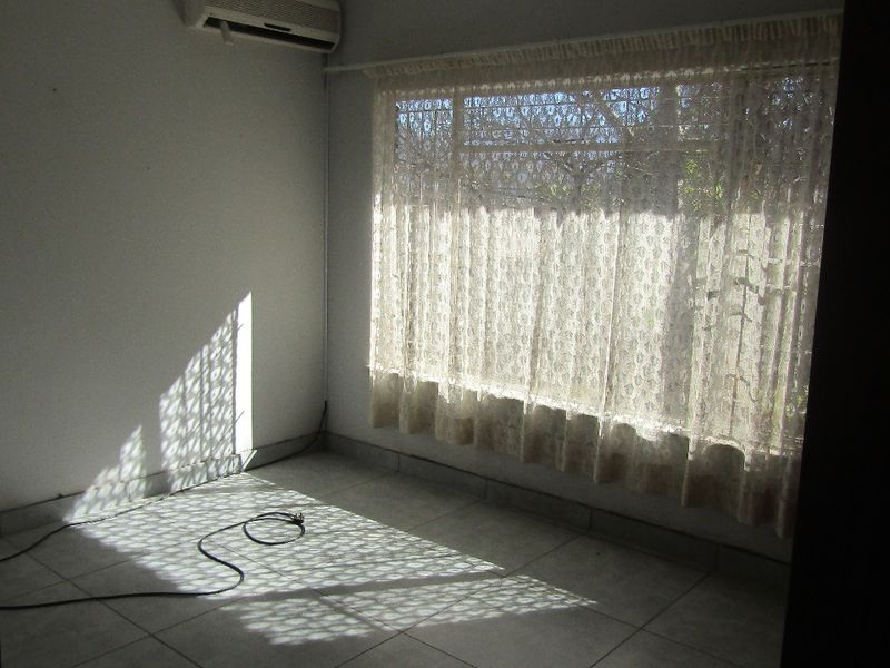 Spacious Family Home with Flatlet for Sale in Prime Thabazimbi Location - Photo 8