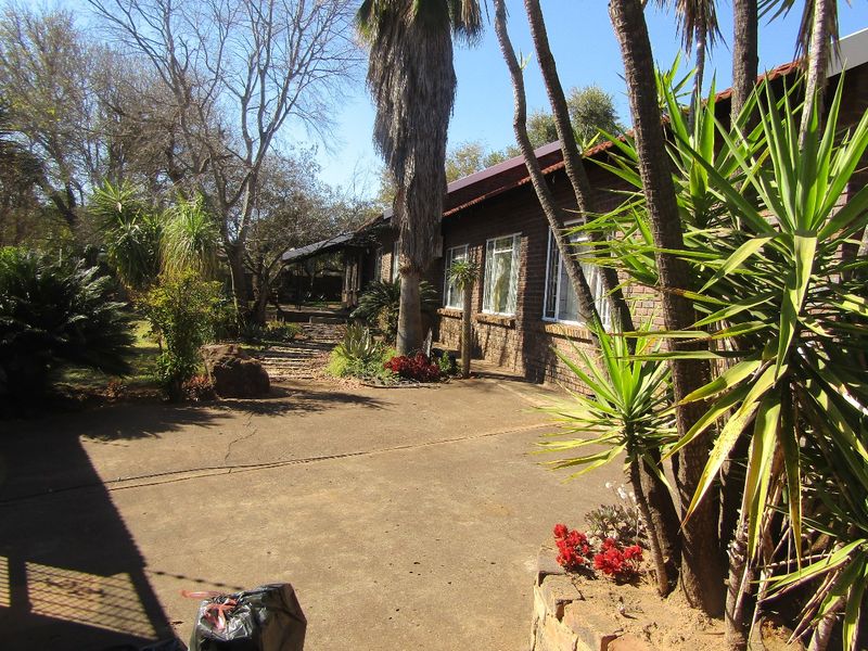 Spacious Family Home with Flatlet for Sale in Prime Thabazimbi Location - Photo 7