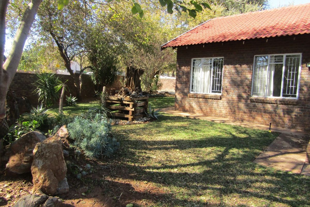 Spacious Family Home with Flatlet for Sale in Prime Thabazimbi Location - Photo 3