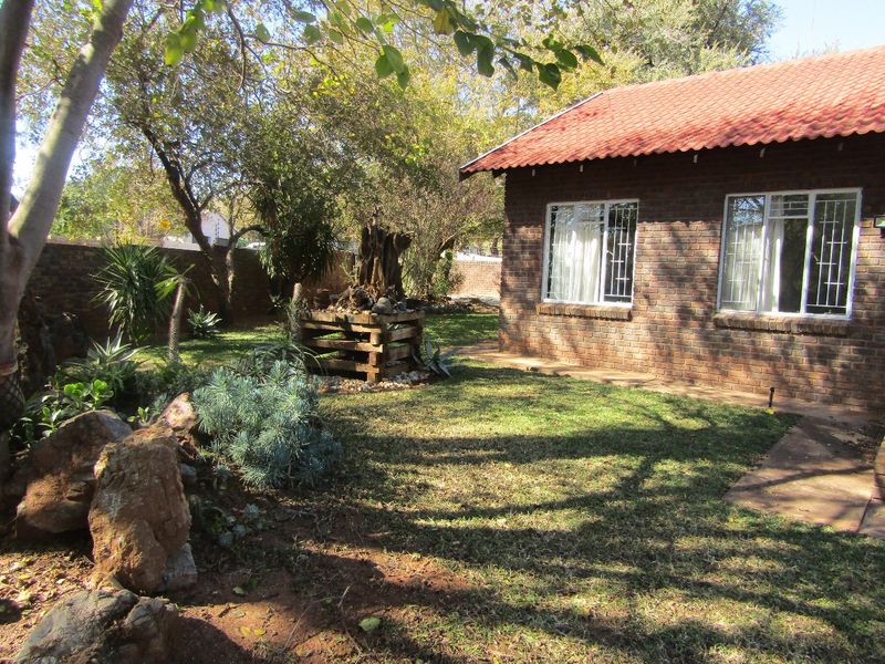 Spacious Family Home with Flatlet for Sale in Prime Thabazimbi Location - Photo 3