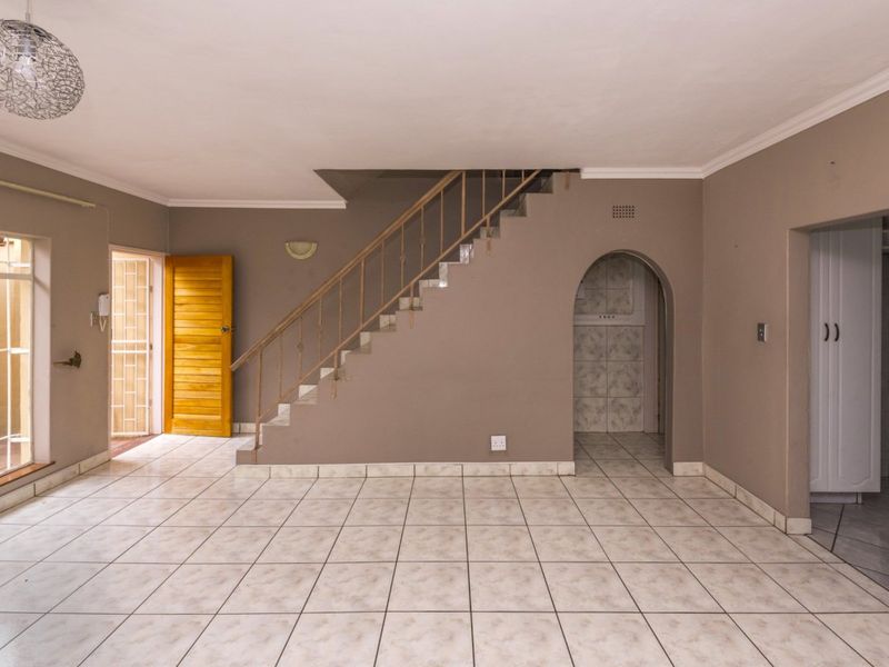 2 Bedroom Duplex in Primrose Hill - Photo 10