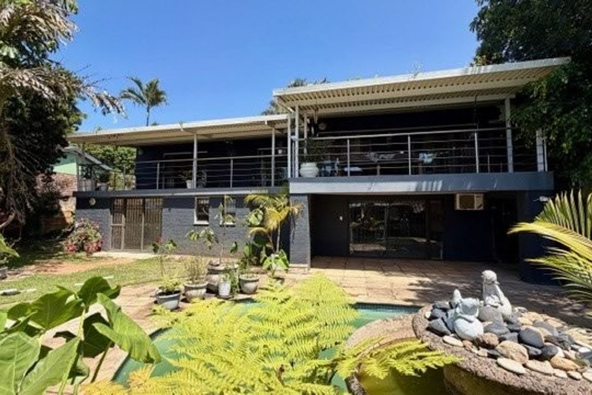 Tropical Coastal Retreat with Ocean Views – Your Dream Family Home Awaits - Photo 2