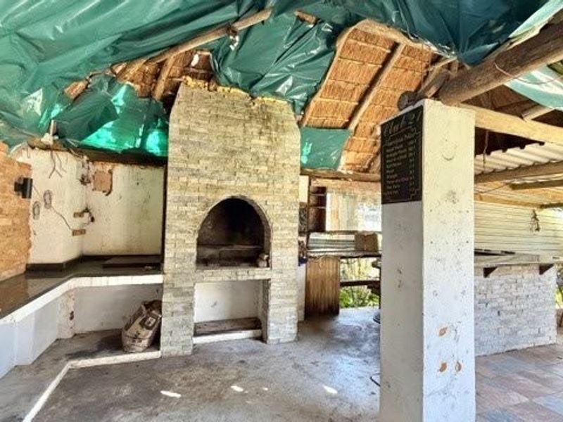 Tropical Coastal Retreat with Ocean Views – Your Dream Family Home Awaits - Photo 4