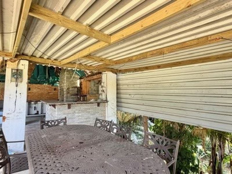 Tropical Coastal Retreat with Ocean Views – Your Dream Family Home Awaits - Photo 9