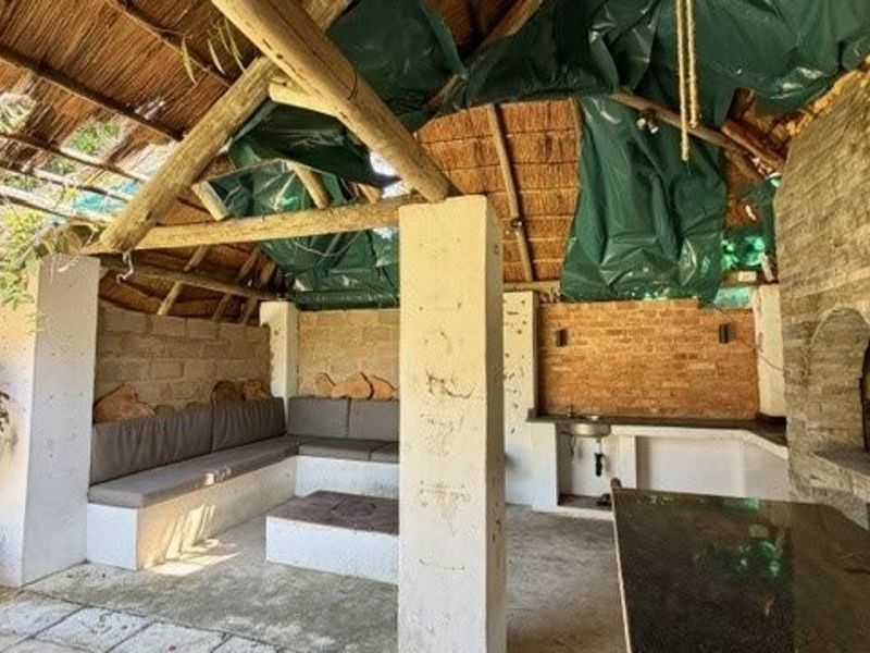 Tropical Coastal Retreat with Ocean Views – Your Dream Family Home Awaits - Photo 7