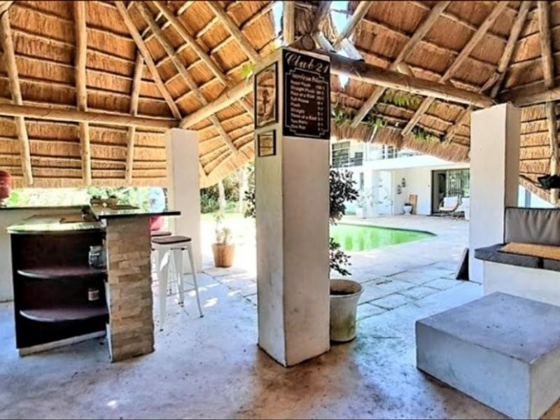 Tropical Coastal Retreat with Ocean Views – Your Dream Family Home Awaits - Photo 6