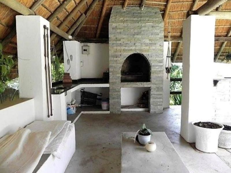 Tropical Coastal Retreat with Ocean Views – Your Dream Family Home Awaits - Photo 5