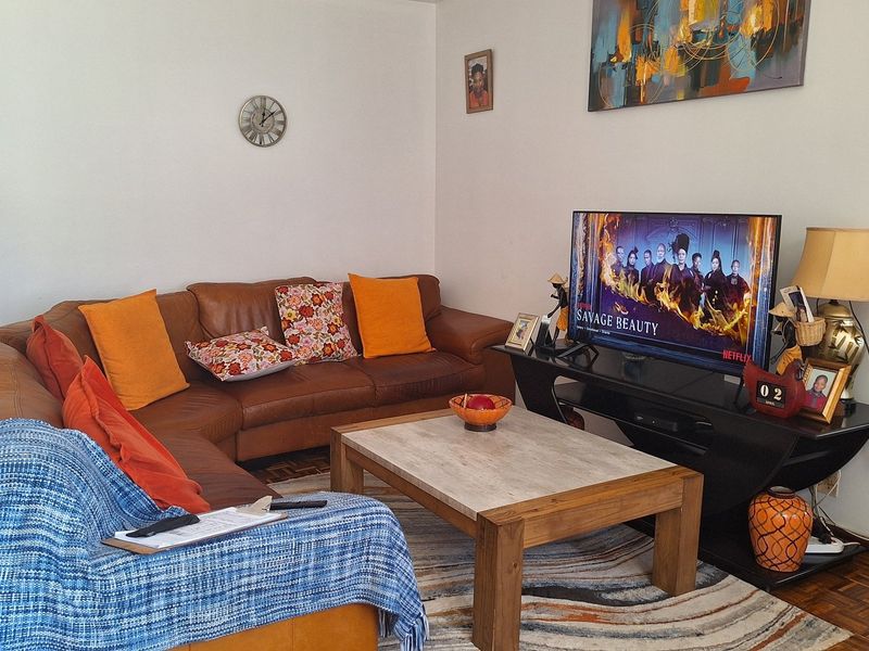 NEAT 2 BEDROOMED FLAT IN SECURE COMPLEX - Photo 10