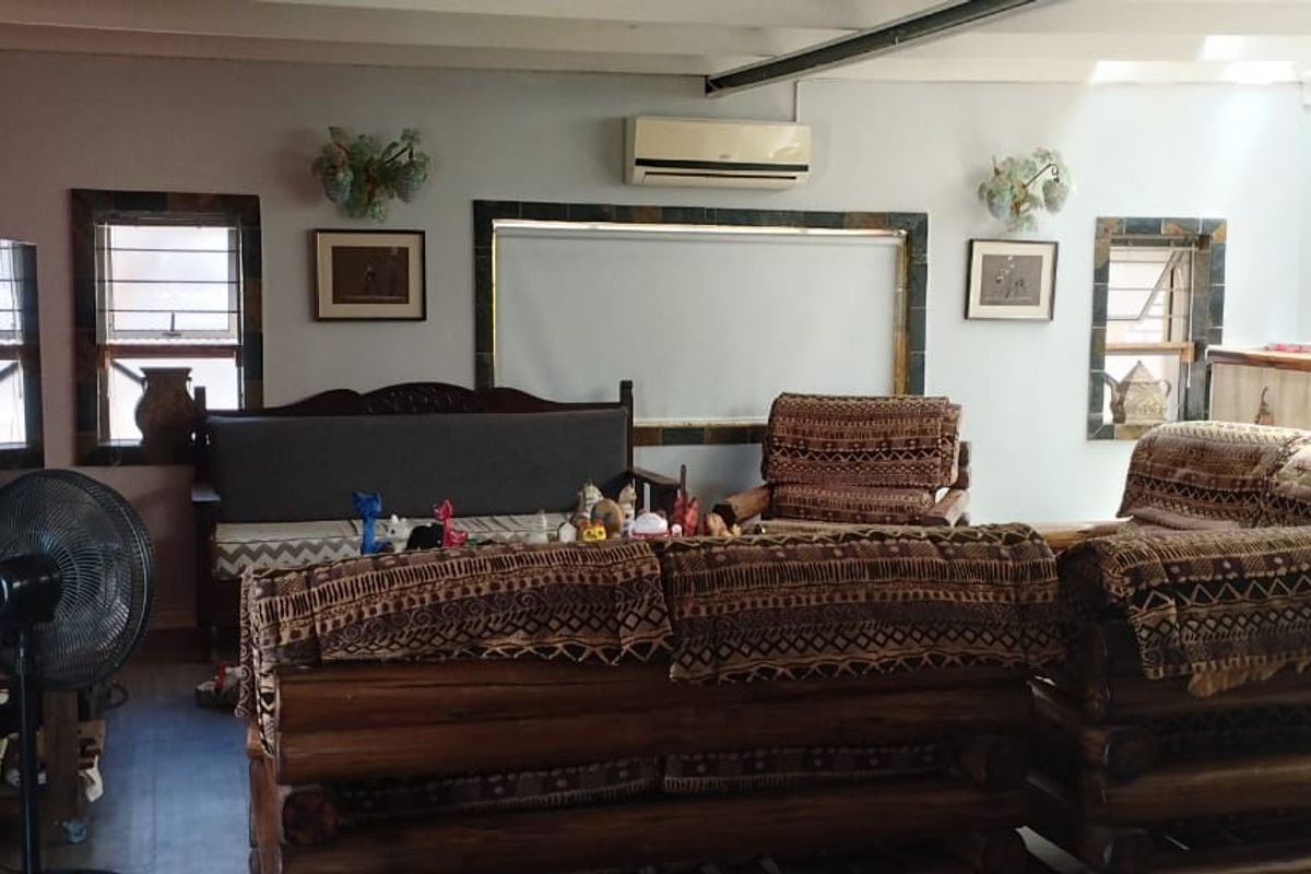 Charming 4-Bed Home in Noorsekloof with Solar Power - Photo 5