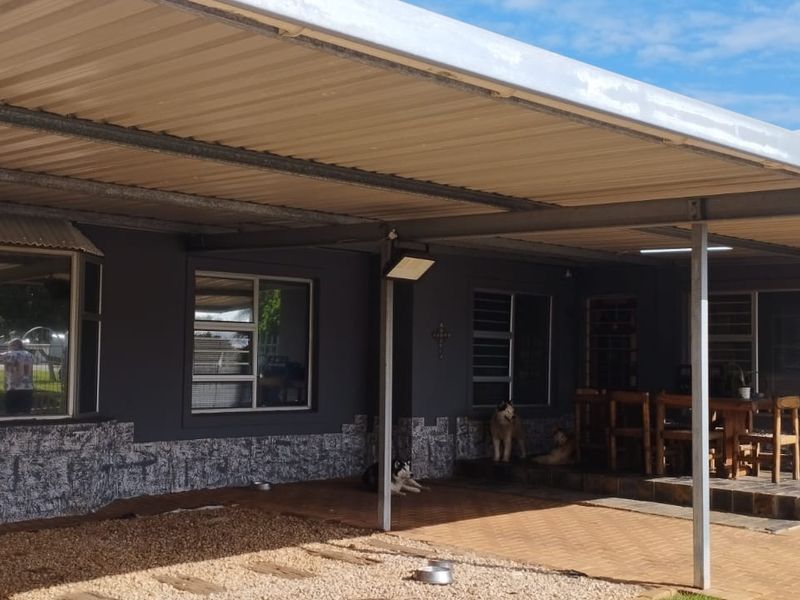 A Charming Family Home in Noorsekloof  - Photo 4