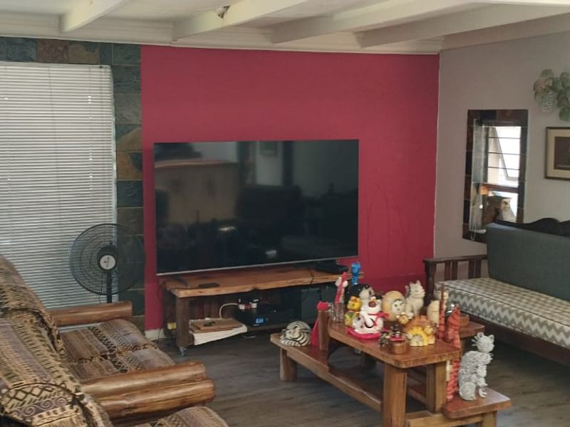 Charming 4-Bed Home in Noorsekloof with Solar Power - Photo 7