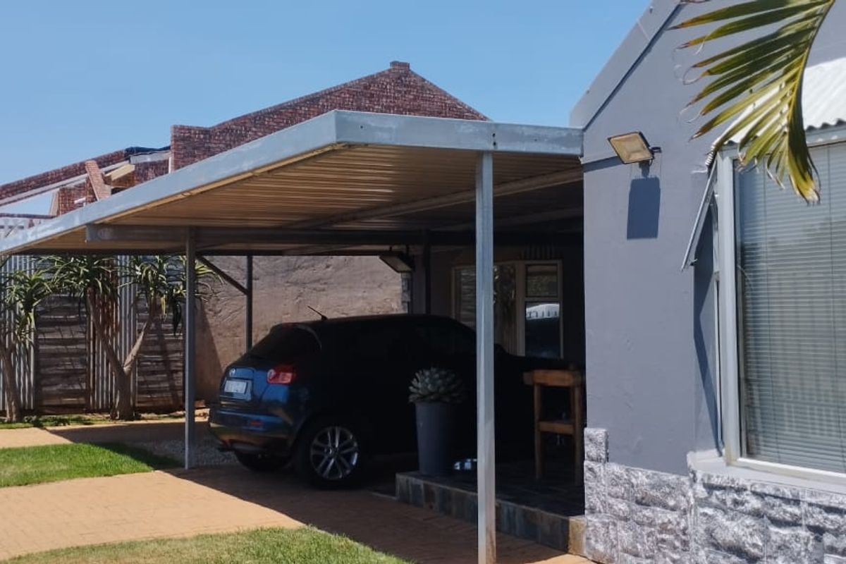 Charming 4-Bed Home in Noorsekloof with Solar Power - Photo 3