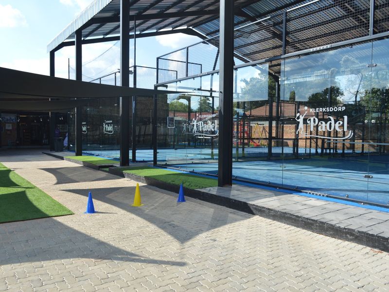 SOLE AND EXCLUSIVE MANDATE Exceptional Investment Opportunity – Ultra-Modern Covered Padel Facility with Multiple Income Streams in a Prime Location - Photo 6