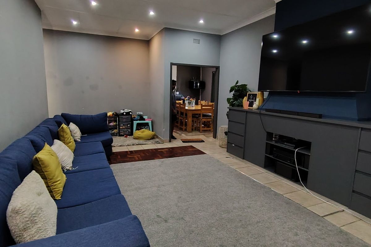 Lyttelton Manor, Centurion | Spacious Family Home with Flatlet on 2,478m2 Stand - Photo 2