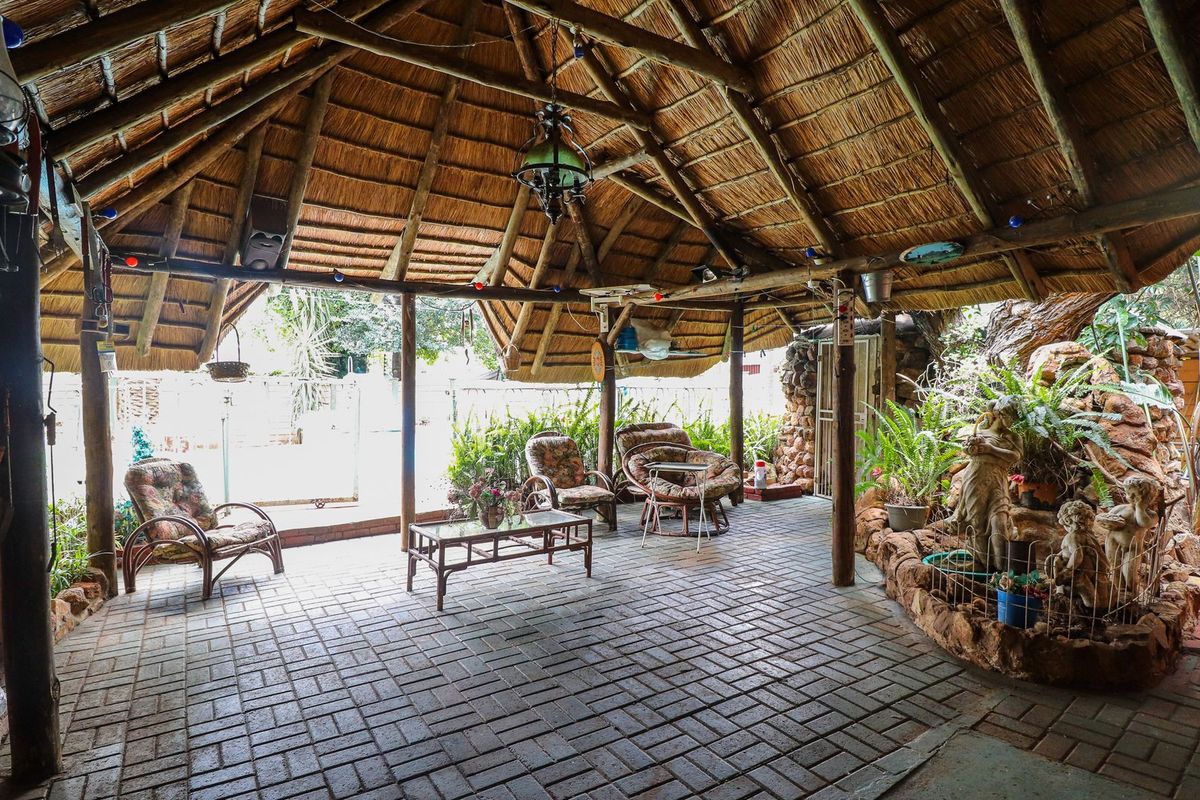 3 Bedroom house for sale in Wilkoppies. - Photo 2