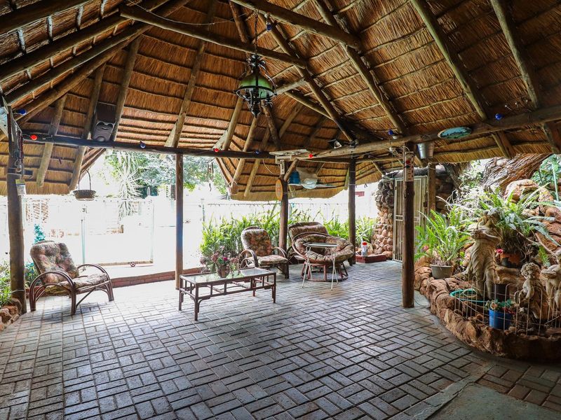 3 Bedroom house for sale in Wilkoppies. - Photo 2