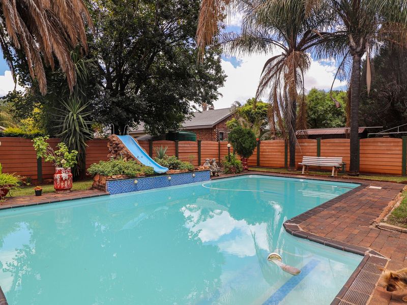 3 Bedroom house for sale in Wilkoppies. - Photo 4