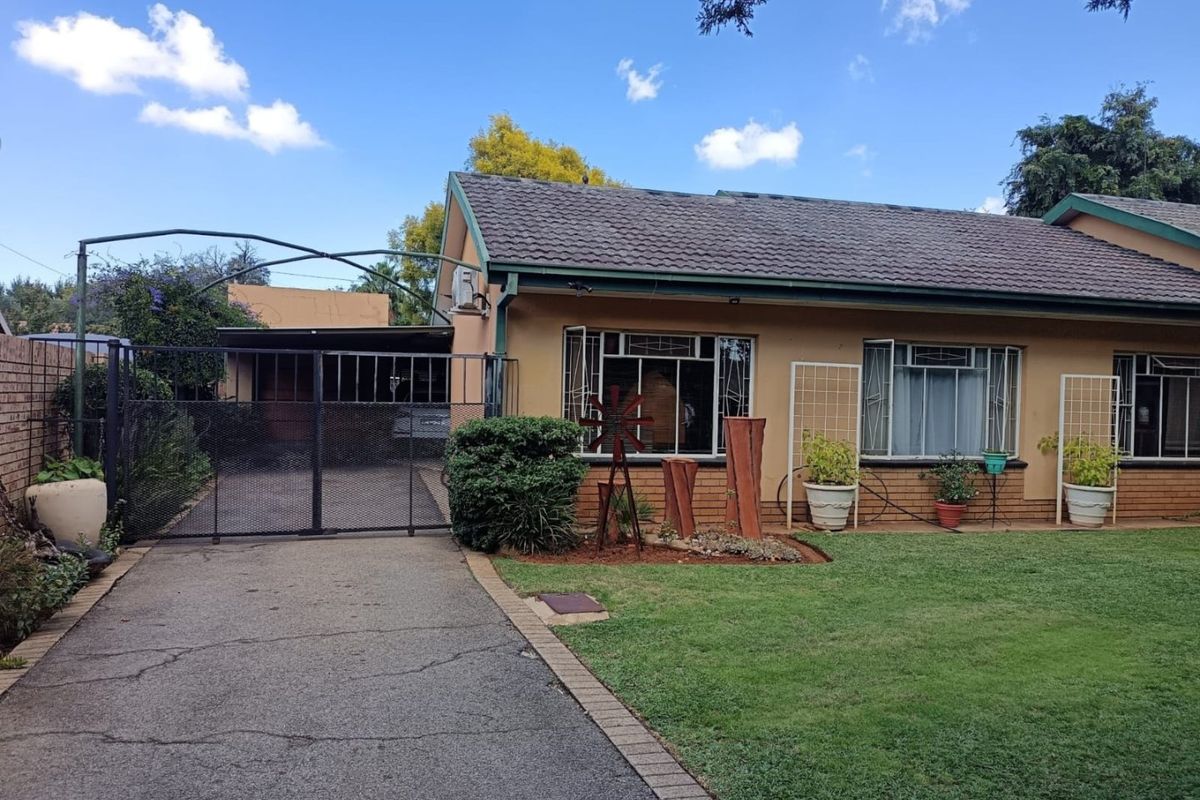 4 Bedroom house for sale in Stilfontein - Photo 2