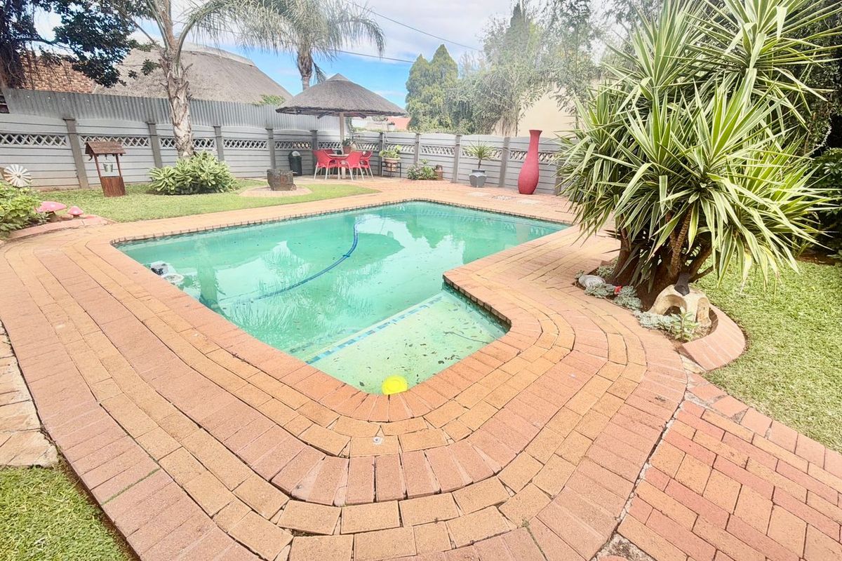 4 Bedroom house for sale in Stilfontein - Photo 3