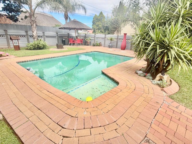 4 Bedroom house for sale in Stilfontein - Photo 3