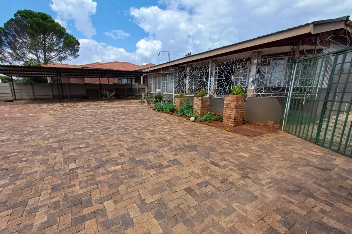 4 Bedroom house with a Flatlet - Photo 5