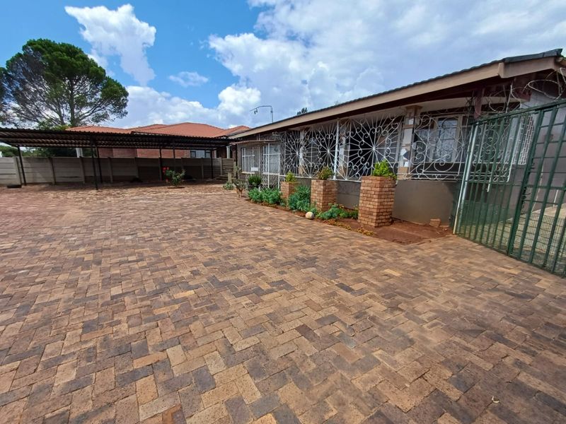 4 Bedroom house with a Flatlet - Photo 5