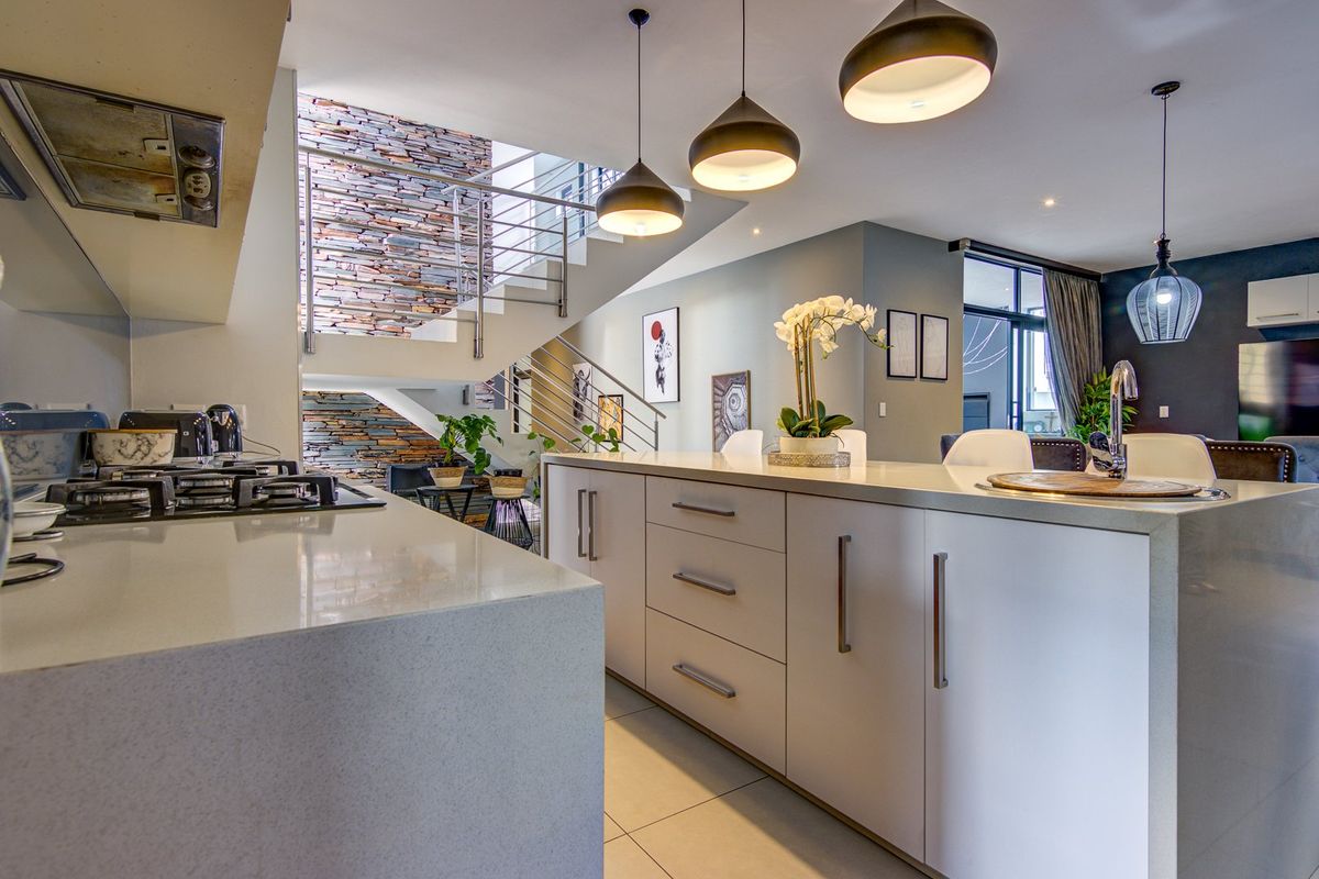 Glen Eagle Estate Family Home with Style - Photo 5