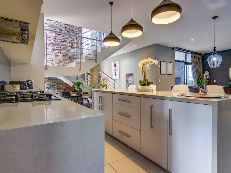 Glen Eagle Estate Family Home with Style - Photo 5