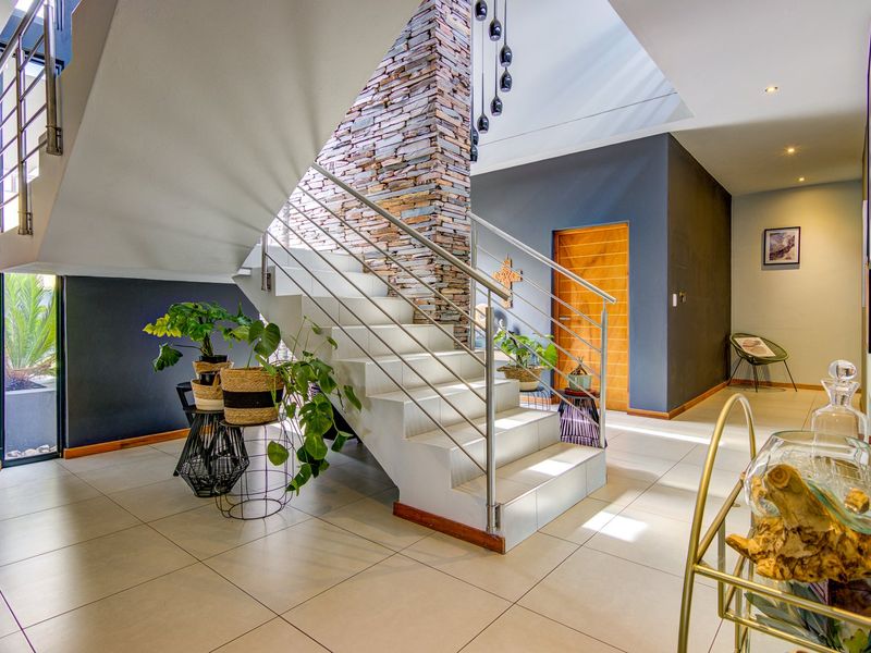 Glen Eagle Estate Family Home with Style - Photo 2