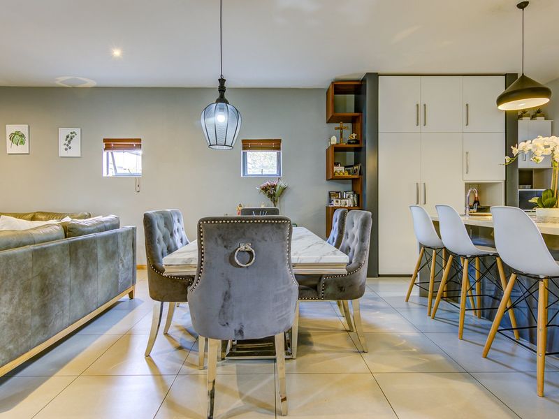 Glen Eagle Estate Family Home with Style - Photo 7