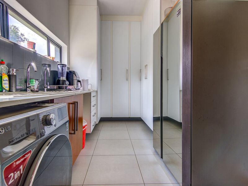 Glen Eagle Estate Family Home with Style - Photo 6