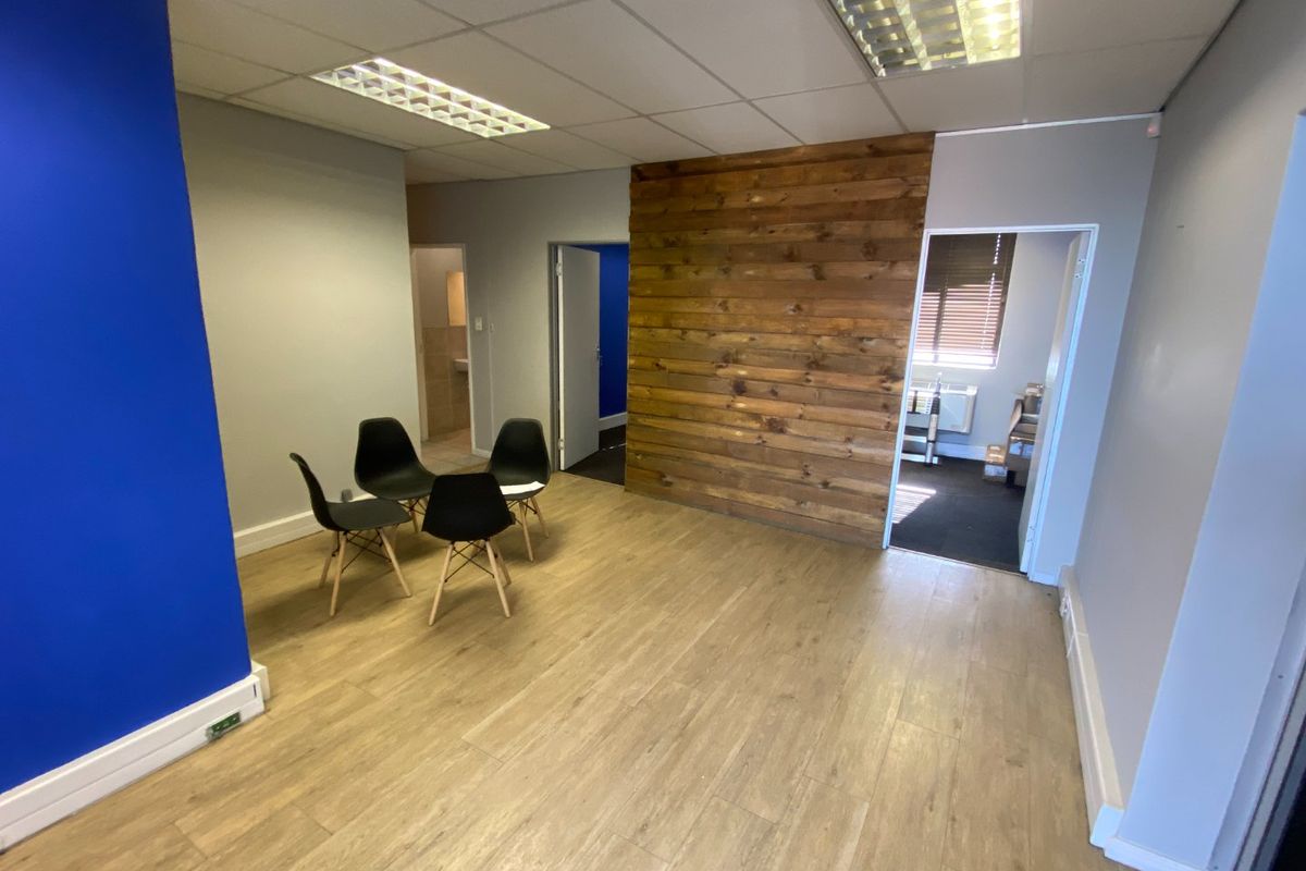 107m2 Commercial Space to Let  - Photo 5