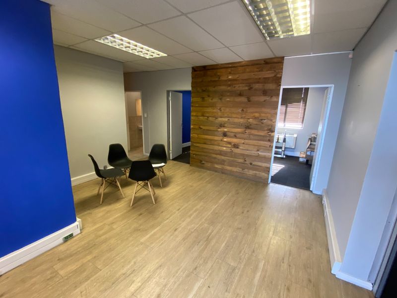 107m2 Commercial Space to Let  - Photo 5
