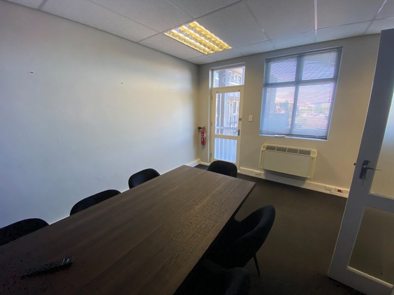 107m2 Commercial Space to Let  - Photo 4