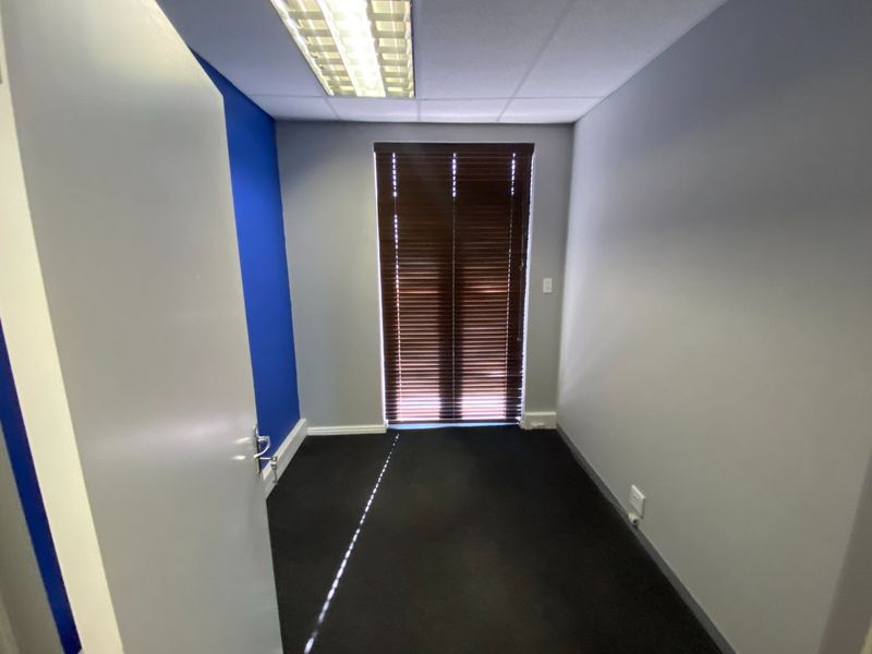 107m2 Commercial Space to Let  - Photo 9