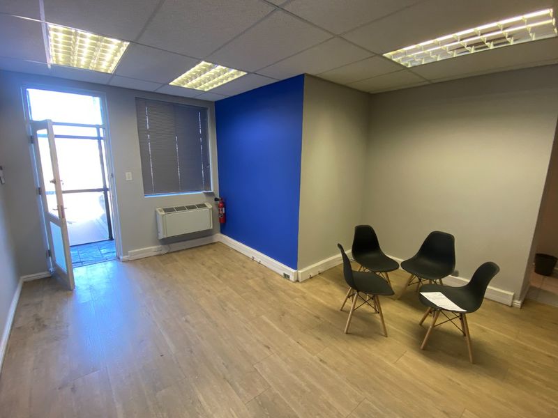 107m2 Commercial Space to Let  - Photo 6