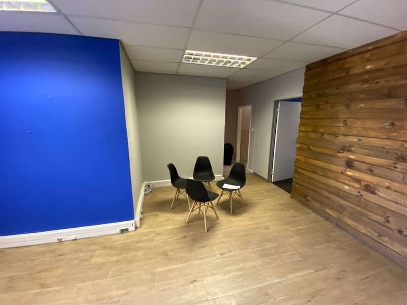 107m2 Commercial Space to Let  - Photo 1
