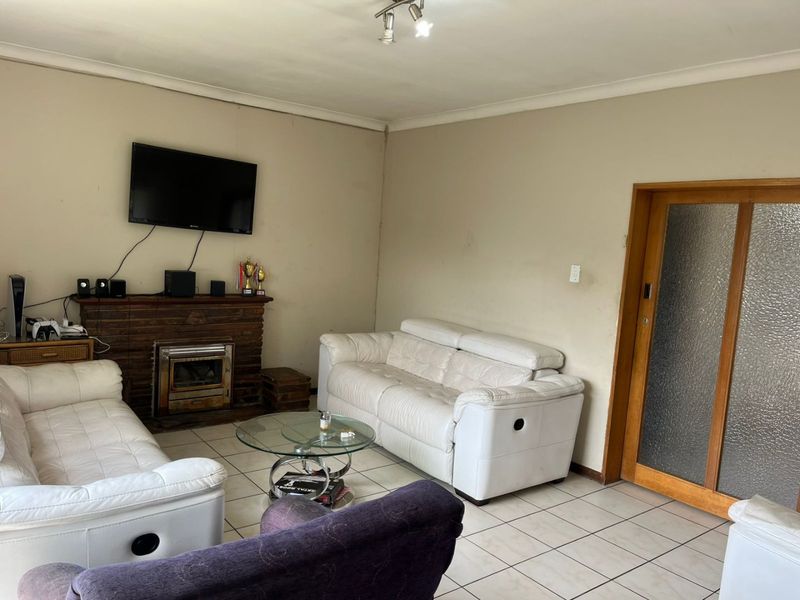 3 BEDROOM FAMILY HOME FOR RENT  - Photo 4