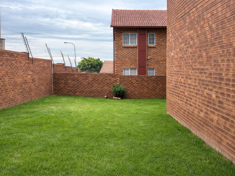 Two Bedroom Ground Floor Apartment for Sale in The Reeds - Photo 3