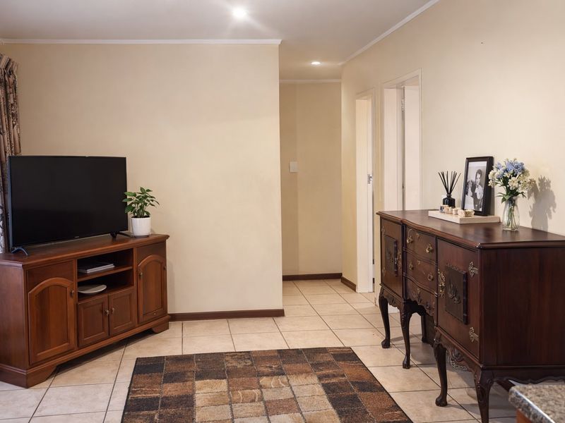 Two Bedroom Ground Floor Apartment for Sale in The Reeds - Photo 7