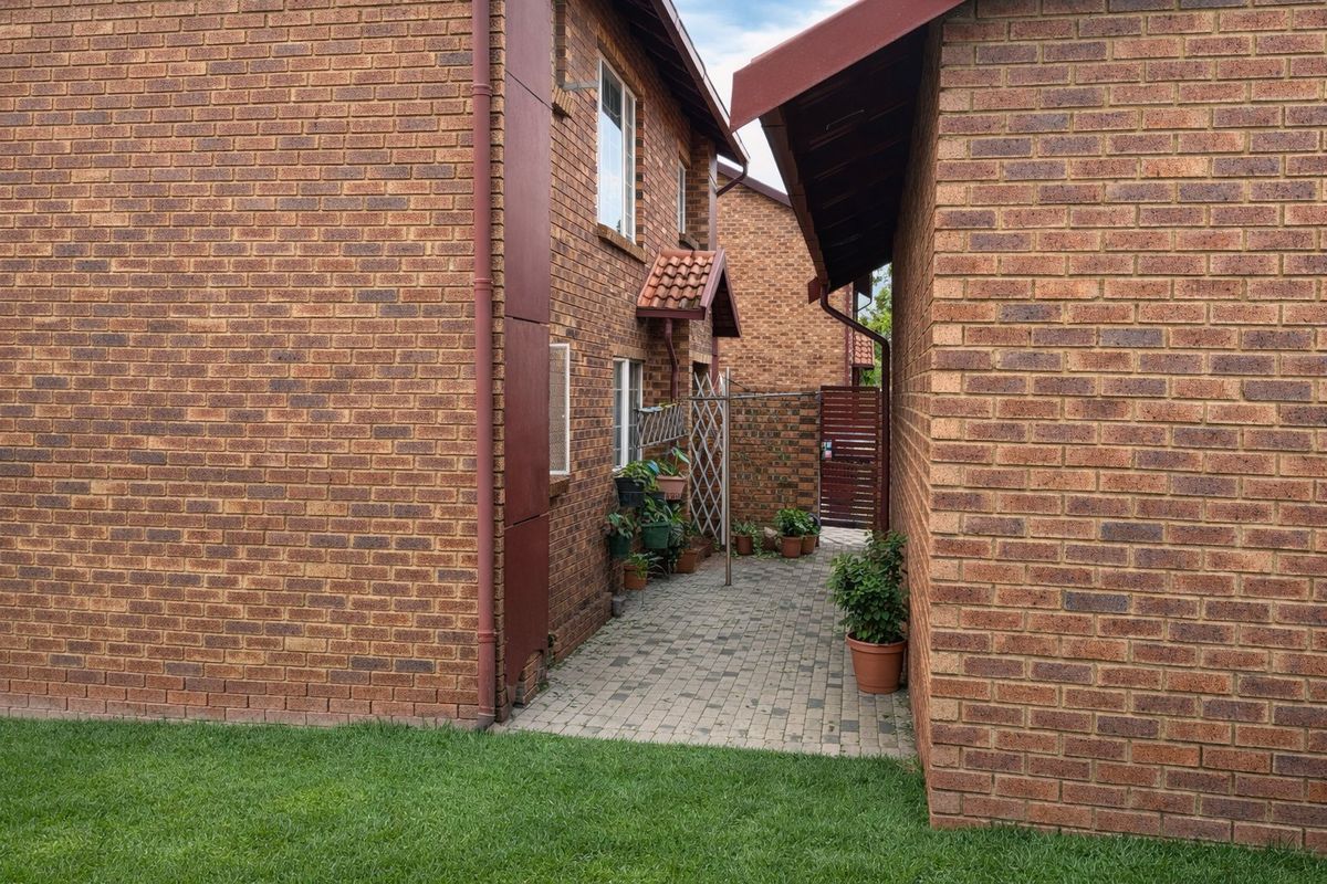 Two Bedroom Ground Floor Apartment for Sale in The Reeds - Photo 4