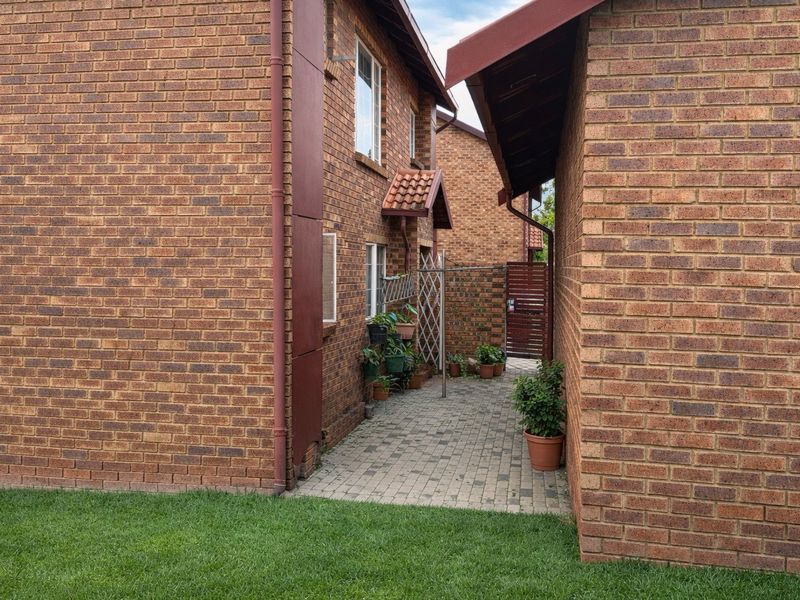 Two Bedroom Ground Floor Apartment for Sale in The Reeds - Photo 4