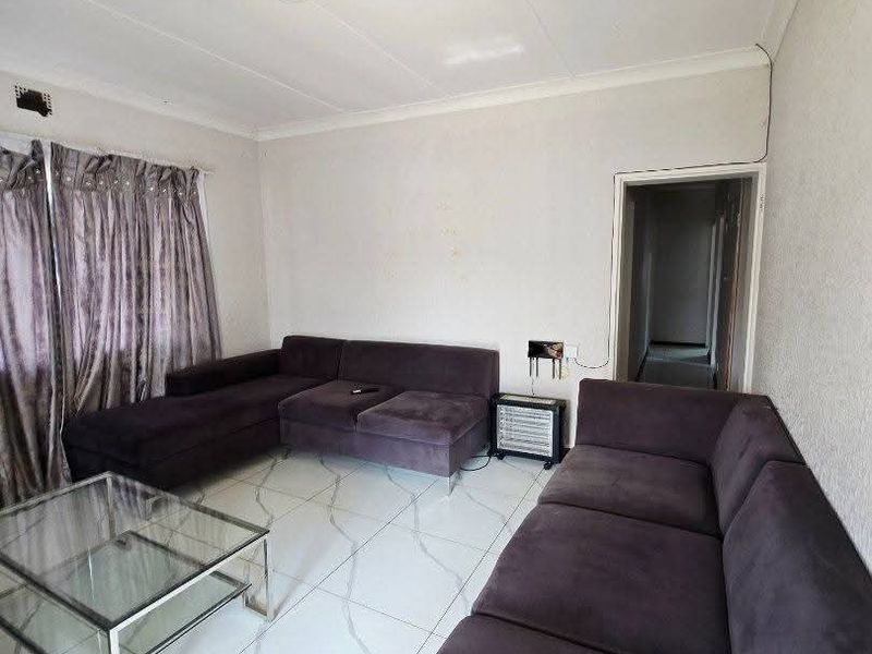 3 Bed House in Collerville for Sale - Photo 3