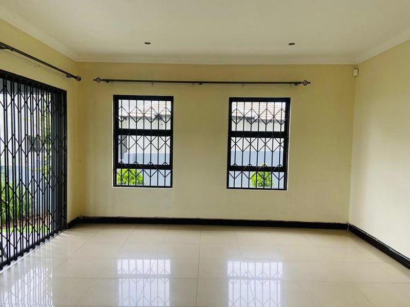 Neat and well-maintained 4-bedroom family home in sought-after Valley View - Photo 8