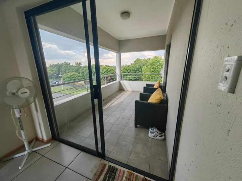 Chic flat in Hurlyvale with secure living - Photo 9