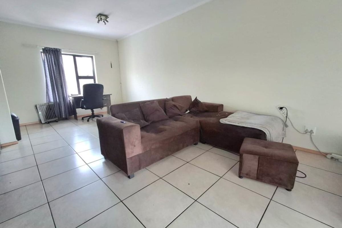 Chic flat in Hurlyvale with secure living - Photo 4